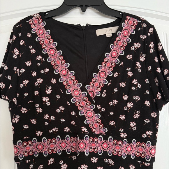 LOFT Floral Border V-Neck Wrap Dress Size 6P - Picture 3 of 6
